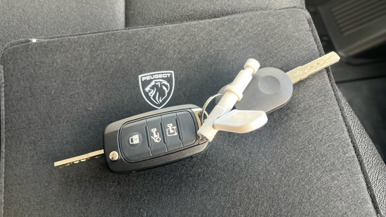 Peugeot Boxer 3500 L2 Diesel 2.2 BlueHDi 140 H1 Van Professional